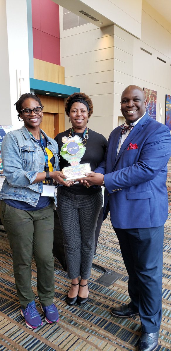 sasummer_99's tweet photo. Our students, @wjkeenan are the https://t.co/hPuDqGVnFG.  They represented at the 2019 Leader in Me Symposium. In the words of our LIM Keynote Speaker, Mark Scharenbroich, Nice Bike children.  @NiceBikeMark @RichlandOne https://t.co/j07SyRSEFL