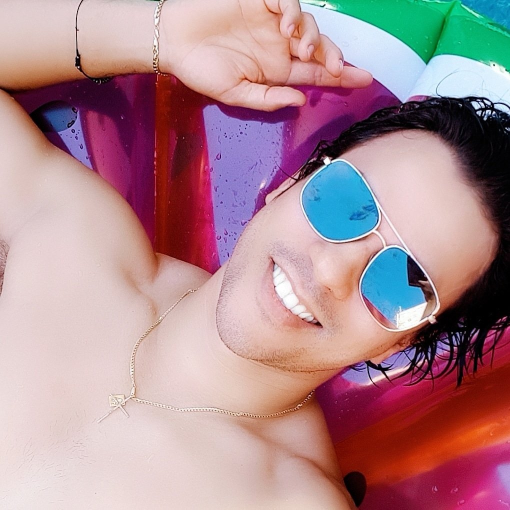 jotharibeiroo's tweet photo. Felicidade vem de dentro. 😘💚
#styleforman #styleformen
#modapraeles #homenmoderno
#homenestiloso #homenscomestilo #homensestilosos
#modaparahomens
#homemnamoda #modamasculina #homematualizado
#estilomasculina #fahionmens #mensstreetstyle
#mensblog #NewProfilePic https://t.co/hLfH0qeFfk
