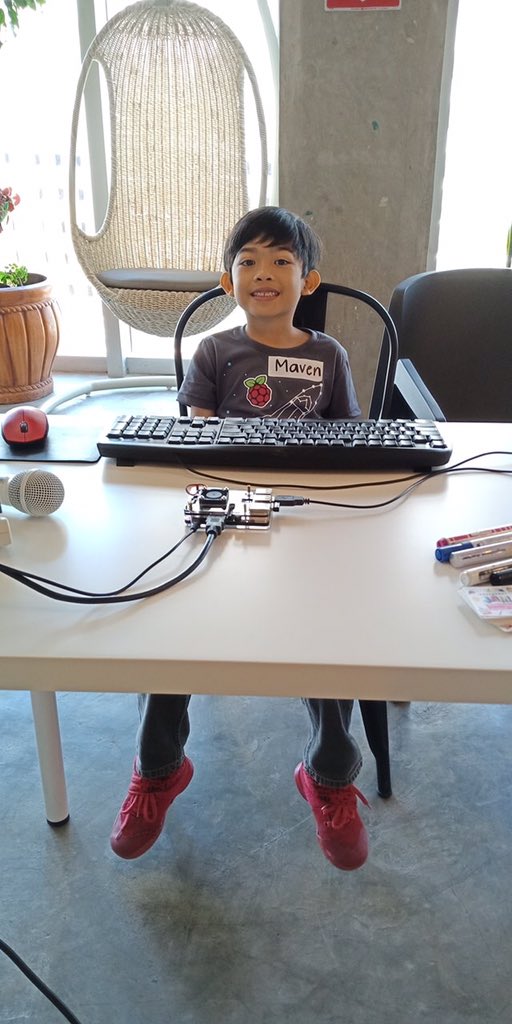 jam_cebu's tweet photo. Our adorable speaker Maven showed  us how to program Minecraft and toured around his world. Good job Maven! Credits to Maven’s dad @coolnumber9 @Raspberry_Pi #rpijam #PiParty #iotcebu https://t.co/EZMRVIkawt