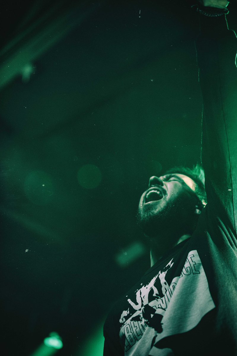 mikeshinoda's tweet photo. Danke schön, Berlin ❤️⚡️🔥 #posttraumatictour https://t.co/uu9k9nOlIt