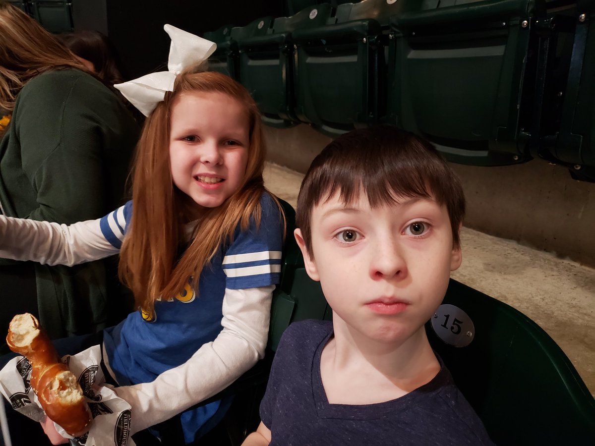 C_Penter's tweet photo. #PACERSGAMENIGHT #PACERS https://t.co/J8knrfQY8g