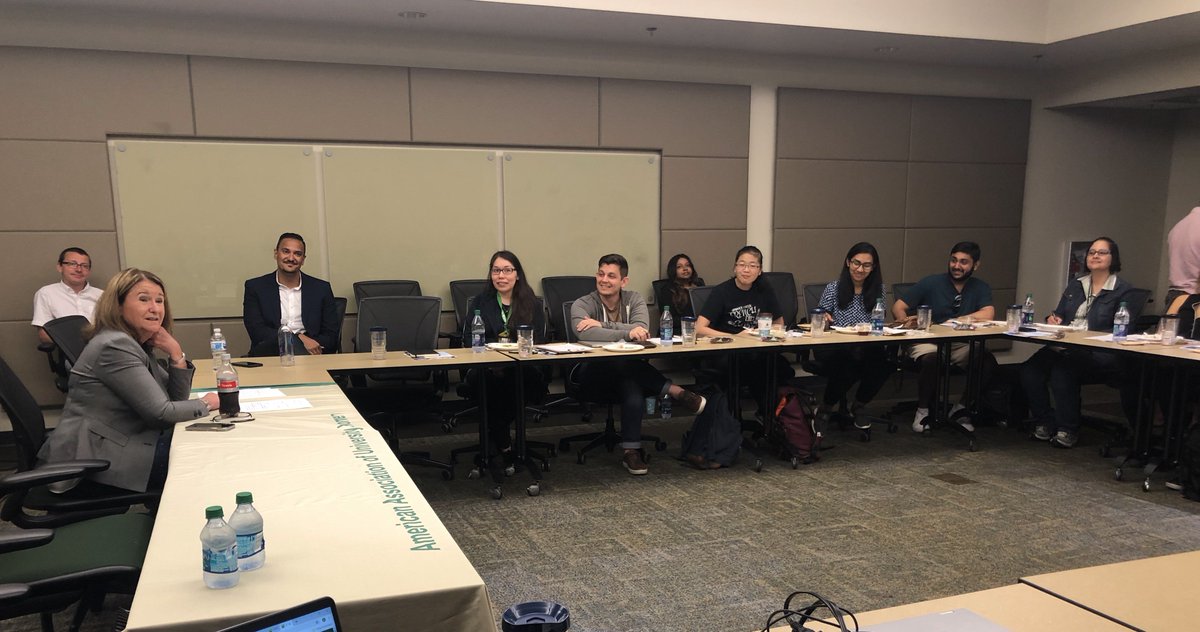 NicholeFessell's tweet photo. @AAUW_USF had an incredible visit from Joanne Persinger Senior VP of @Tech_Data. With her 30-yr career in Technology, she led an inspiring discussion and gave invaluable advice for women or anyone starting their career in #technology, #leadership, or #STEM. We thank her so much! https://t.co/Ge8GHGT8Dm