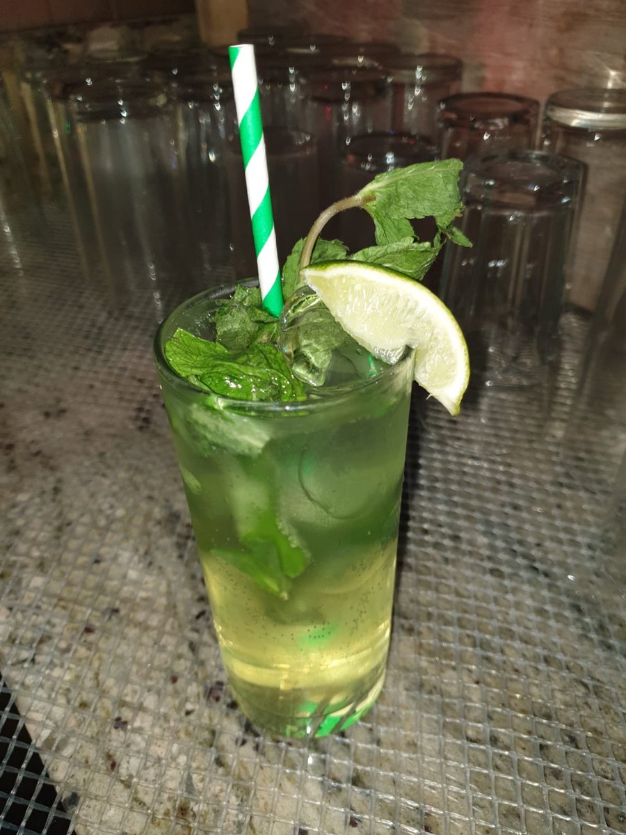 BrownsBarHQ's tweet photo. #Cocktails are extremely popular this evening 🌴🍸😍 #BrandNewMenu #TikiBar #GoodVibes https://t.co/hGKf0aZjPc