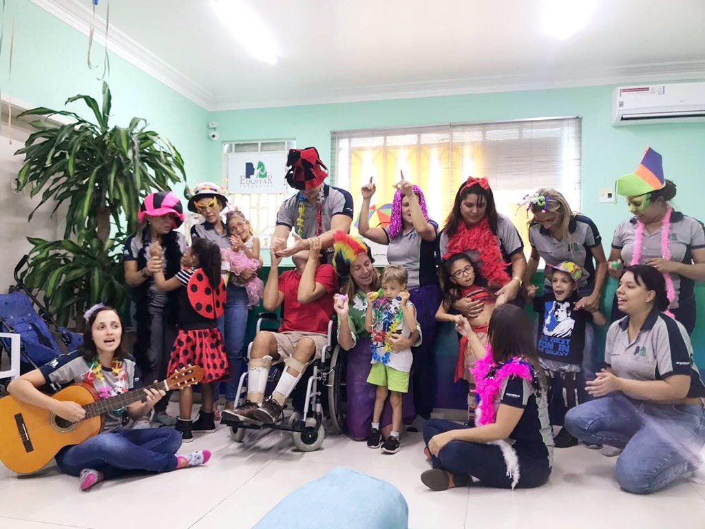 EquitarBr's tweet image. A semana de pré carnaval aqui na Equitar não poderia ter sido diferente: muita alegria com a turma de profissionais e pacientes mais motivada e animada de todas. #carnaval #desenvolvimentoinfantil