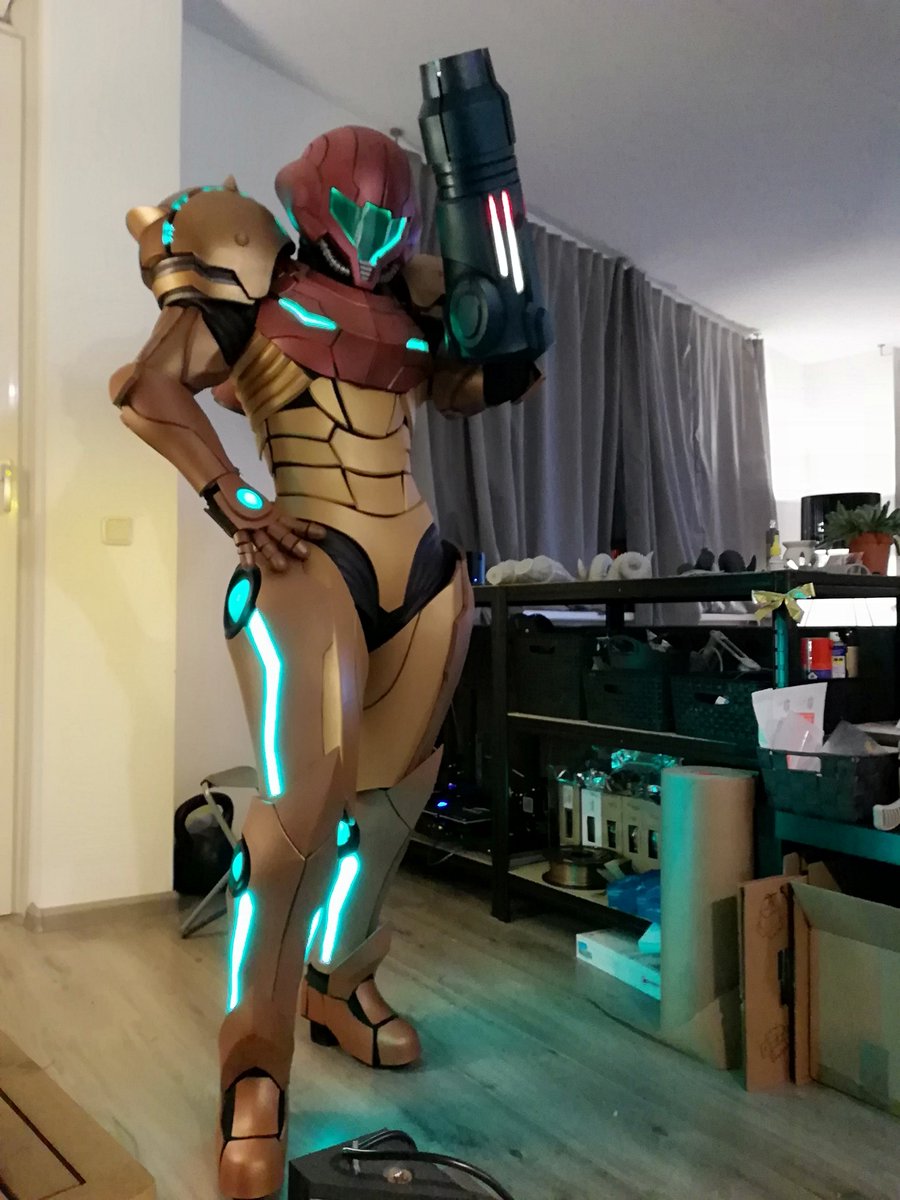 WillowCreativ's tweet photo. My Samus Varia suit is completed!

#samus #metroid #cosplay https://t.co/K94DCaA4S5
