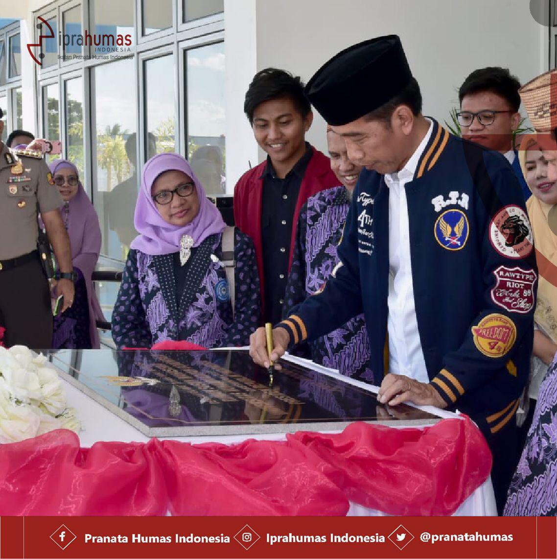 Iprahumas's tweet photo. #InfoHumas,
perhatian pemerintah terhadap perkembangan usaha mikro maupun sangat besar ,dengan diluncurkannya program Pembiayaan Ultra Mikro (UMi). Program ini ditujukan bagi pelaku usaha ultramikro yang belum terfasilitasi oleh perbankan.
Selengkapnya: https://t.co/Rlc5O5PfBM https://t.co/p9LKGBWIFs
