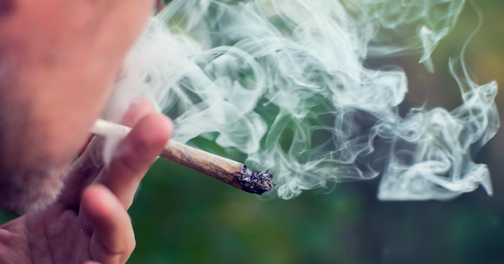 WebMD's tweet photo. Smoking just a couple of joints may cause significant changes in a teen's brain structure, according to a new study. https://t.co/FeUWcu9mDX https://t.co/7ccMzgIrGE