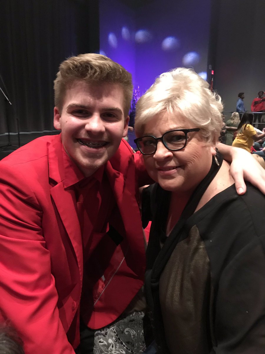 asinclairgiles's tweet photo. A sweet "Nailed It" fan. He wanted my autograph but I wanted a picture with him instead. Love my fans!! https://t.co/ZEU7ZIhg6H