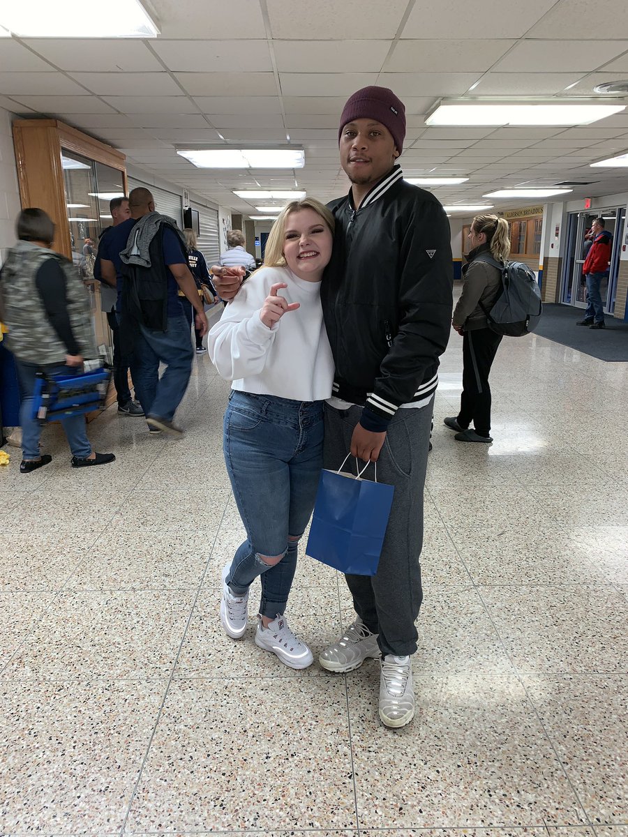 Caaaarli__'s tweet photo. my brother SHOWED OUT for his senior night!!!! can’t wait to be watching u in the league!!!🤞🏼💙 https://t.co/DygQXVJiyD