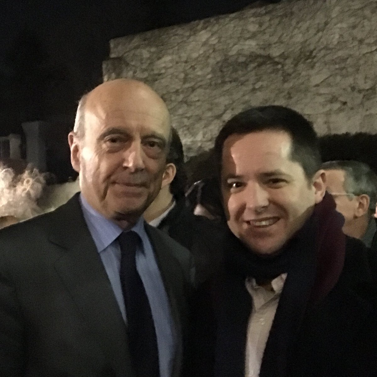 nicobaudon's tweet photo. Moment inoubliable de ce qui fut pour moi mon plus intense engagement politique : celui de la #Primaire au service d’@alainjuppe . #Merci Monsieur #AvecJuppe 🇫🇷🇪🇺 https://t.co/mkHctaZGPs