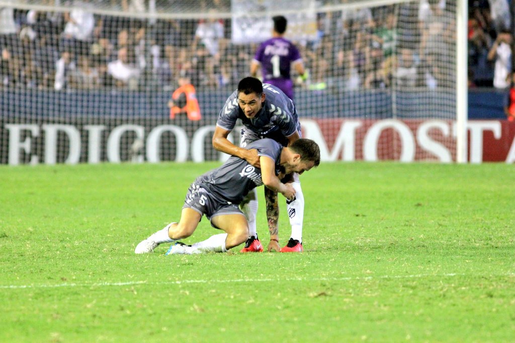 mabuscaglia's tweet photo. PROHIBIDO RENDIRSE. VAMOS QAC !!! https://t.co/v5ooBt3AYn