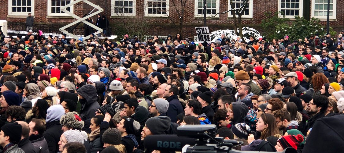 D0sfhzCWoAAZkyP?format=jpg&name=medium