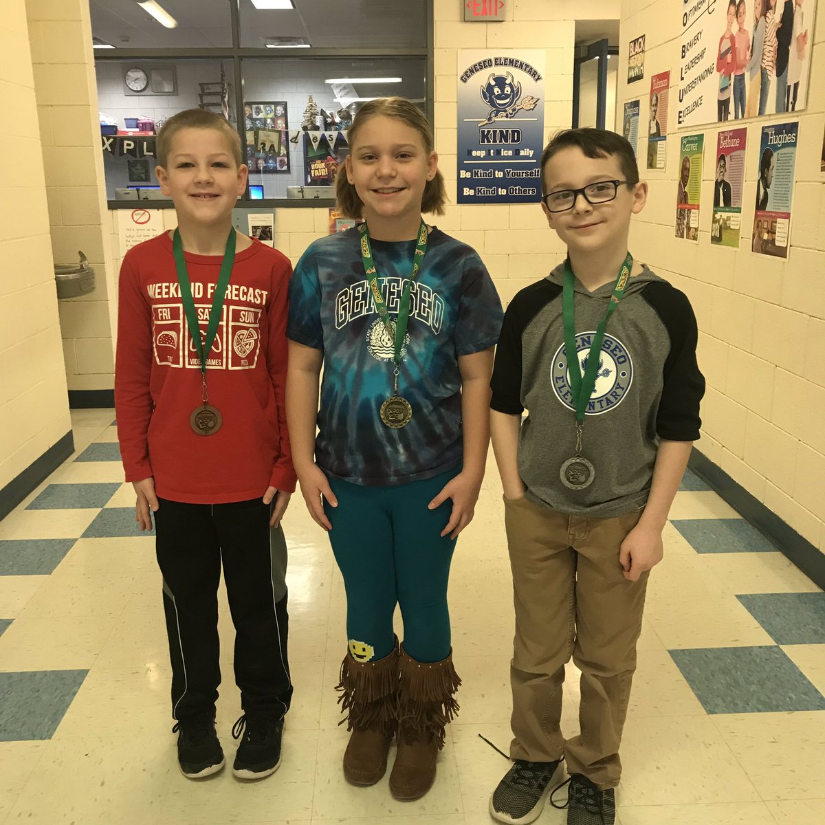 kellysattora12's tweet photo. Our 5th, 4th, 3rd &amp; 2nd grade Science Fair winners with their medals!  Great job!!@GeneseoCSD https://t.co/KFXIi5qre2