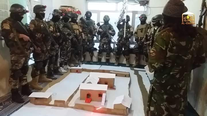 Hamzaa_Hms's tweet photo. @fadoli93  pake sarung aja bikin orang ngacir.😎 
#BastionAttack  #Helmand #Afghanistan 
Allahummansur ikhwanu mujahideen ala al-kawm el-kafereen https://t.co/RRuKjvAn02