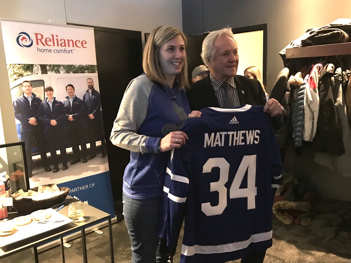 FAN590's tweet photo. Look who dropped by the Reliance Home Comfort Gondola Box! The one and only Darryl Sittler took photos and helped raffle off a Matthews jersey #callonreliance 🥅🏒🥇 https://t.co/TUbXPN9GsU