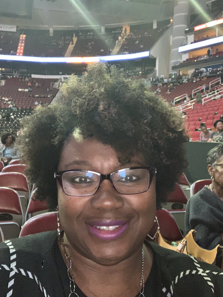 ajparty16's tweet photo. #Iambecoming @MichelleObama https://t.co/44AqQQ7hc6
