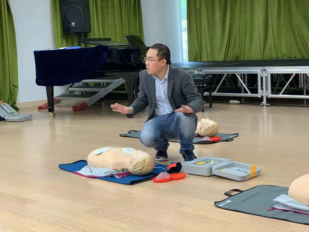 TidmarshEmma's tweet photo. Happily enjoyed my birthday with a great bunch of passionate teachers 
completing our First Aid training #uisgwolves #americianheartassocation https://t.co/cl3trcVpm8