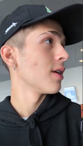 voce me encontrou e se tornou minha salvaçao no meio da guerra em um mundo como esse onde as pessoas parecem desmoronar e nada parece vir do coraçao eu tenho voce #KCA #VoteJoaoGuilherme