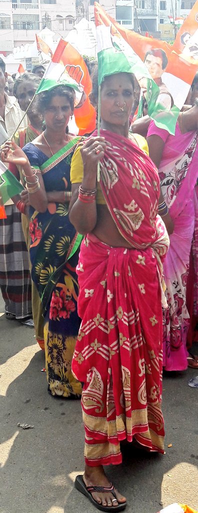 SunkaraPadmasri's tweet image. Vizayanagaram People wait in hot sun in support of @INC_Andhra #pratyekahodabharosayatra #apdemandsjustice #BJPCheatedAP #apdemandsspecialstatus

@INCIndia @MahilaCongress @RahulGandhi @sushmitadevmp @keshavyadaviyc @srinivasiyc @divyaspandana @IYC @GeorgekurianINC @KPadmaRani1