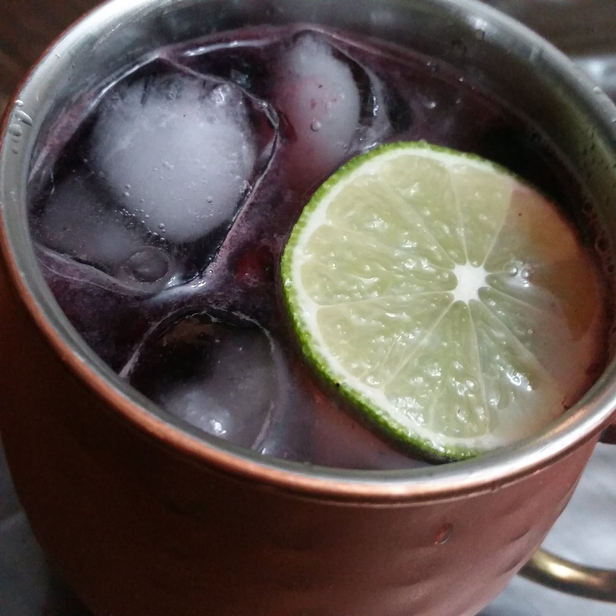 Chatteamommy's tweet photo. Cheers to the weekend! What are you sipping on? 🤔 #berrymania #moscowmule #sipology https://t.co/4vK6SjJZG1
