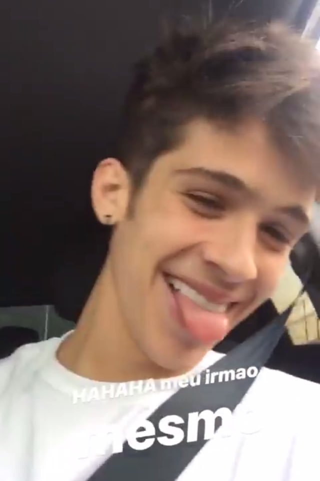 joaoguipics's tweet photo. you walked into the room and now my heart has been stolen cause a light came on when i heard your voice #KCA #VoteJoaoGuilherme https://t.co/d0Wt6CFfa1