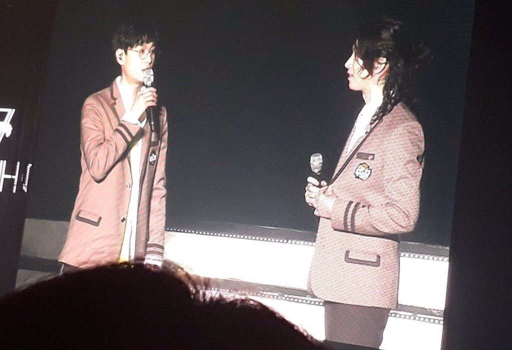 SupJemar's tweet photo. Heechul y Kyunghoon cantando Sweet Dream por primera vez en un mismo escenario y en vivo, fue increíble 😢😍👏 Los amo 💕 #Kyungchul #SS7S Universe Cowards https://t.co/iwL7IOa4xt https://t.co/GjwvsfAfWC