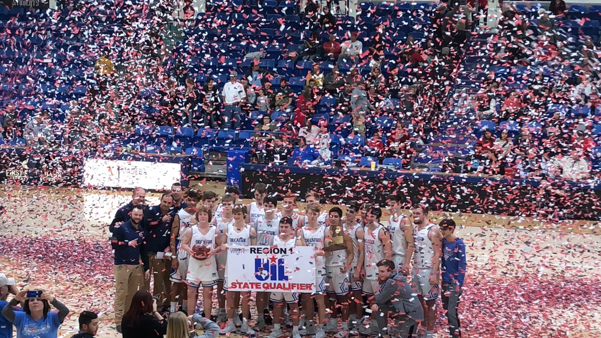 DecaturMBB's tweet photo. 🦅 Region I Champions and State Qualifier Decatur Eagles 🦅

#efnd #tough https://t.co/HpT00Ho5HM