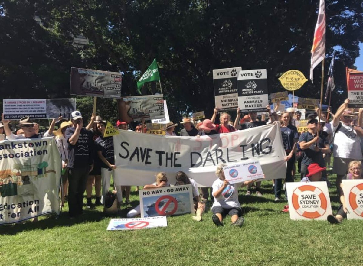 tilly64's tweet photo. @lidlikr @MinnsChris @cokeefe9 @brigidglanville Watch the program- its devastating what is happening to western nsw rivers
Over 1000 marched today #SavetheDarling https://t.co/05hcPfz0H3