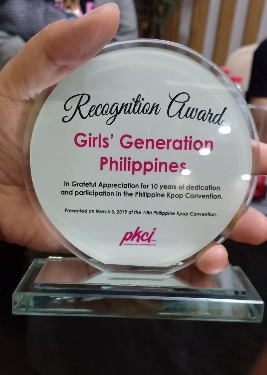 GGPhilippines's tweet photo. [Event]
Recognition Award by @kpopconph
Thank you to all PH Sones  this award represents the whole community 💓💓💓💓💓 We are in our 10 years in the philippines. 

#snsd #girlsgeneration https://t.co/IYBGNOKndY
