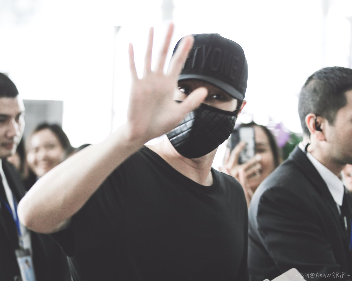 keawsrip's tweet photo. ฮือออออ มาไทยบ่อยๆนะคะ
#SoJiSub
#SoJiSub2019FanMeetinginBangkok 
#SoJiSubAsiatourHelloBangkok
#SoJiSubHelloAsiaTour
#51K https://t.co/slwesgHNfz