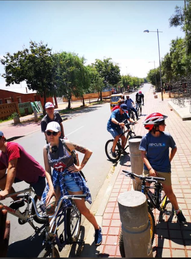 TRAVLCHEAPSKATE's tweet photo. Izolo we trialed the cycle tour, wth some amazing peeps, makng sure tht all is in place for u come month end.If u wnt to shova &amp; take in Soweto history u pay R300,if u wnt to cycle&amp; enjoy potjie picnic after, you pay R380
0614896761
#travelyourbackyard 
#travellingcheapskates https://t.co/LqXgt8371O