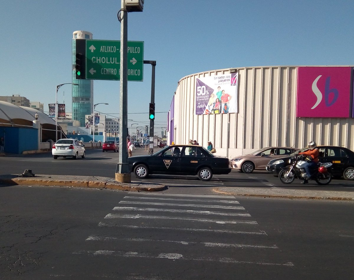 tjmth0me's tweet photo. Lo he dicho aquí muchas veces los putos taxistas son una mierda, creen que se pueden pasar todas las leyes por el arco del triunfo. Además q la gran mayoría usan las unidades para delinquir https://t.co/BZAOES9IMF