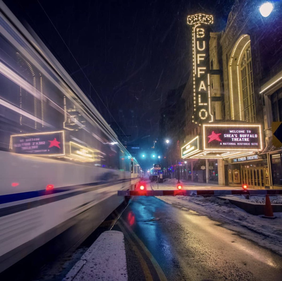 Shea’s: Lighting up the city and the stage.
#TravelBUF photo of <a href="/SheasBFLO/">SheasPAC</a> by @rjsbirdphotography