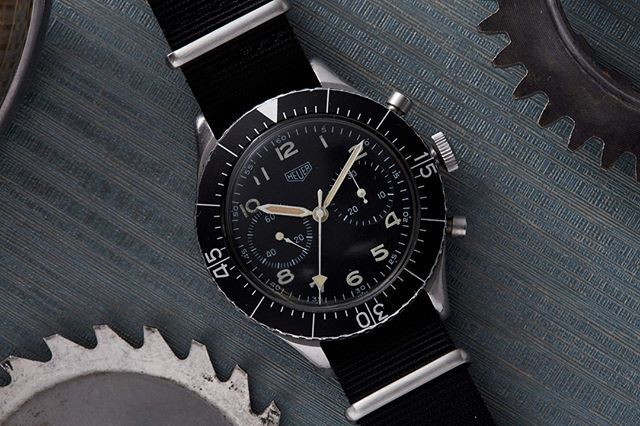 analogshift's tweet photo. JUST LANDED! Heuer Bundeswehr military chronograph. Click the link in our bio!⁣
.⁣
.⁣
.⁣
.⁣
#heuer #vintageheuer #bund #bundeswehr #military #militarywatch #war #sunday #womw #nyc #lighting #photography #watchpassion #watchfam #watchmania #watchaddict #menstyle #watchoft… https://t.co/hHOtyPzN4W