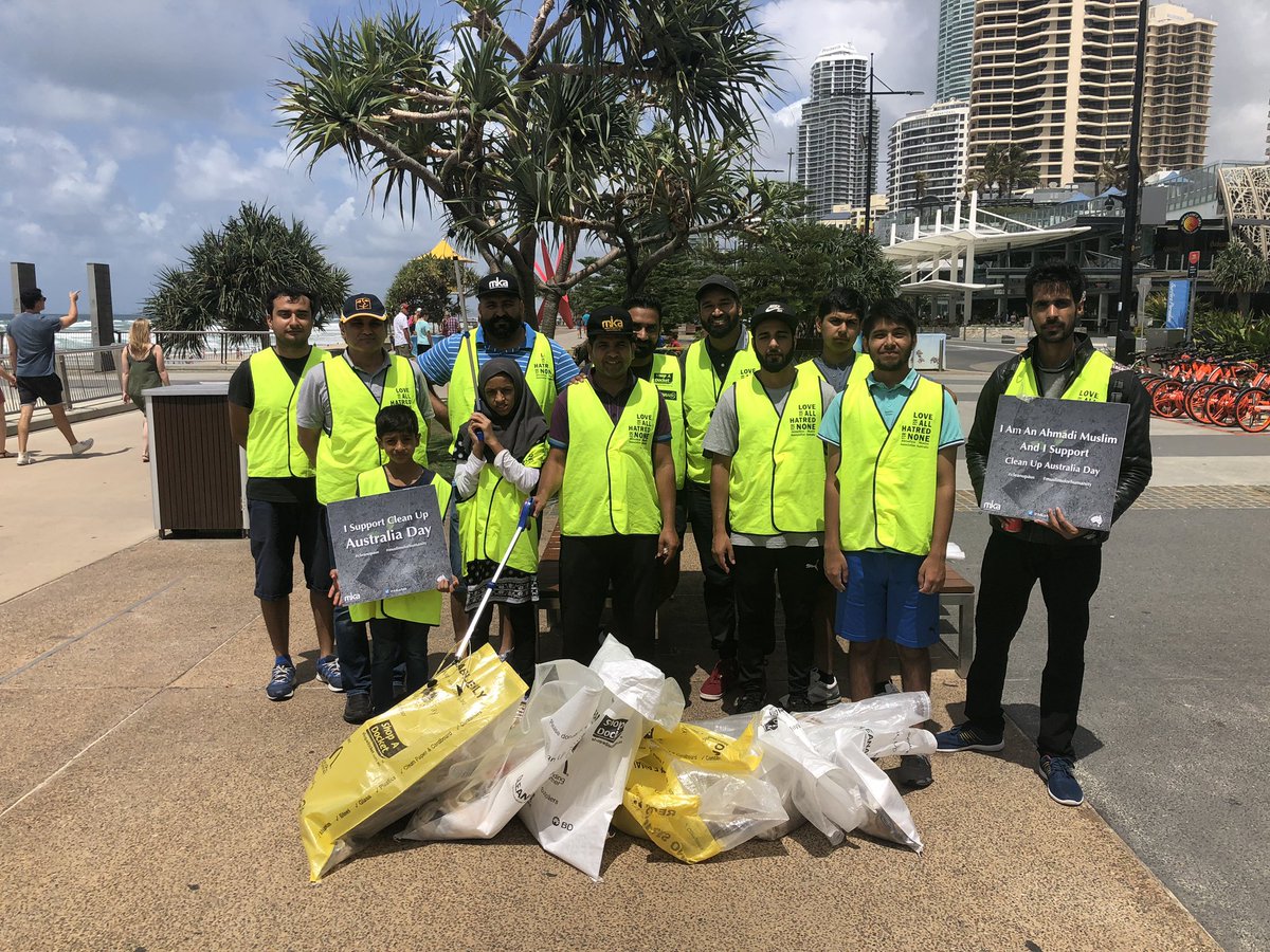 AhmadiyyaYEG's tweet image. RT @nadikharl: RT @MKAGoldCoast: @MKAGoldCoast has organised a Cleanup Australia day as a gesture of solidarity, love, humanity and thanksgiving towards our society and this country that has done so much for us.
#keepAustraliaClean #MuslimsforPeace #Love…