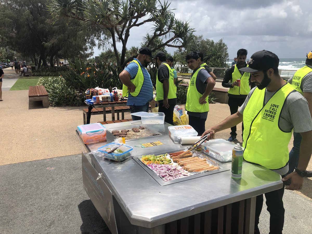AhmadiyyaYEG's tweet image. RT @nadikharl: RT @MKAGoldCoast: @MKAGoldCoast has organised a Cleanup Australia day as a gesture of solidarity, love, humanity and thanksgiving towards our society and this country that has done so much for us.
#keepAustraliaClean #MuslimsforPeace #Love…