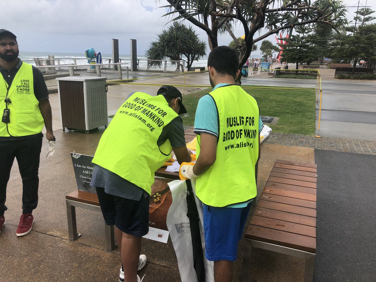 AhmadiyyaYEG's tweet image. RT @nadikharl: RT @MKAGoldCoast: @MKAGoldCoast has organised a Cleanup Australia day as a gesture of solidarity, love, humanity and thanksgiving towards our society and this country that has done so much for us.
#keepAustraliaClean #MuslimsforPeace #Love…