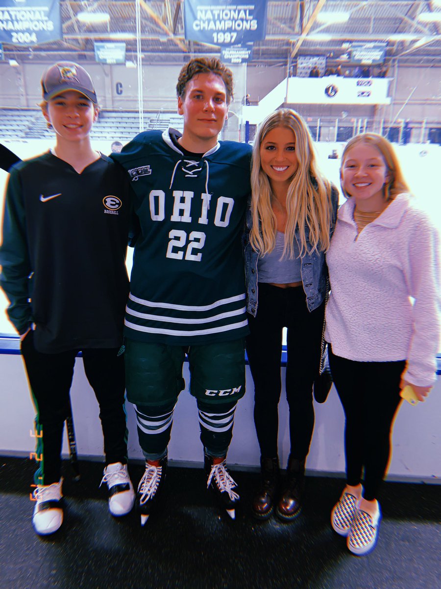 laurahindu's tweet photo. First in line for autographs as crowd favorite #22 @tyler_harkins makes his way off the ice to greet fans.
#spectatorsgowild
#stepbackcominthrough
#4assists
#JustAddICE
#kentreadkentwritekentevenbeatOU https://t.co/cZ0Sv9h2cI