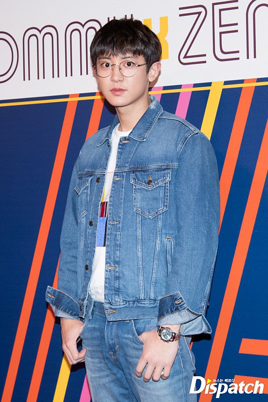 KPOP WORLD INA on Twitter: "EXO Chanyeol at Tommy Hilfiger - SS19 Tommy x  Zendaya Collection Show in Paris, France https://t.co/3omWVN8avi" / Twitter