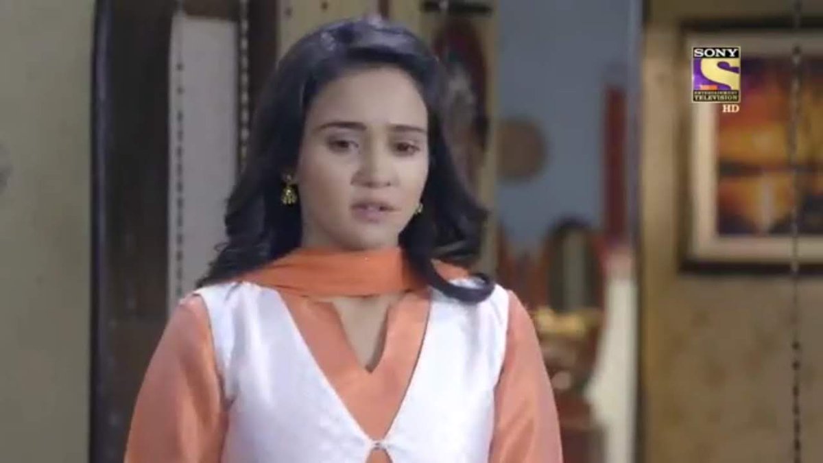 LEAVING YOUR WORLD!N just couldn't let the feeling of leaving her own home sink in. Feeling & touching tiniest of things to feel them for the last time as a daughter. Leaving behind from a pen to room, everything gave her jitters as a farewell & us too #YehUnDinonKiBaatHai