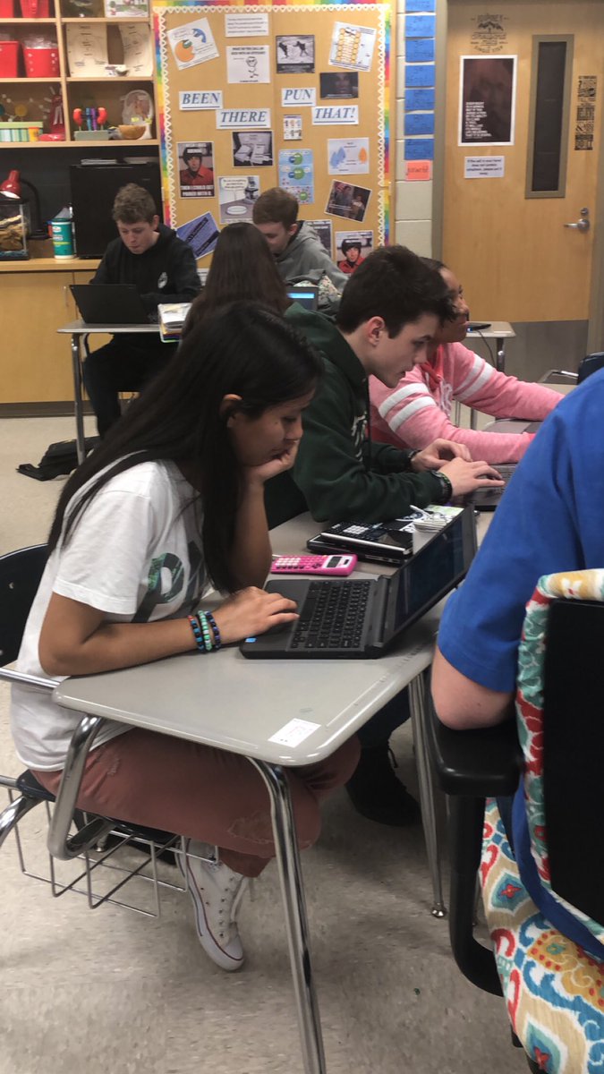 miss_hamlin's tweet image. More pictures of my kiddos analyzing genomes, pedigrees and lifestyle choices to determine risk of disease thanks to @hudsonalpha, @touchingtriton was a hit! Engagement was through the roof and they enjoyed everything but Serena as to be expected! 😊😆 @MunfordHigh @TCBOE