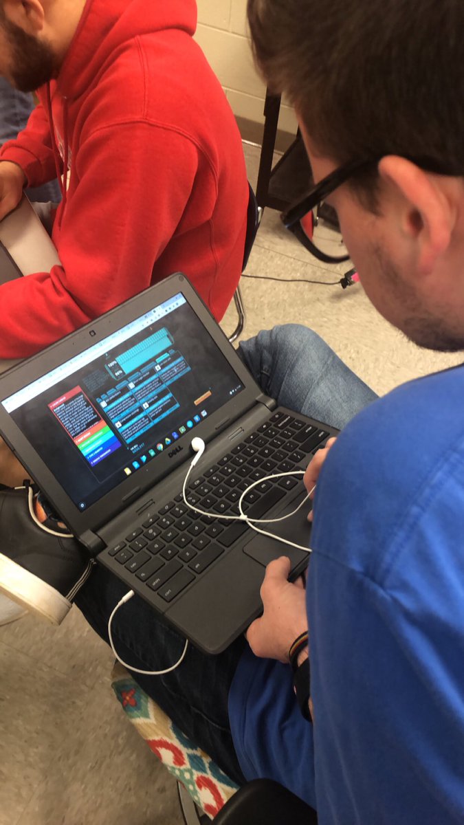 miss_hamlin's tweet image. More pictures of my kiddos analyzing genomes, pedigrees and lifestyle choices to determine risk of disease thanks to @hudsonalpha, @touchingtriton was a hit! Engagement was through the roof and they enjoyed everything but Serena as to be expected! 😊😆 @MunfordHigh @TCBOE