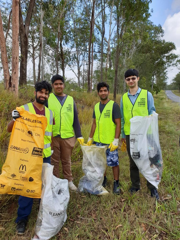 MKA_Logan_West's tweet photo. Ahmadiyya Muslim QLD  @Ahmadiyya_QLD . 3 Mar 2019
We are #MuslimsforHumanity, #Ahmadiyya, we❤ #CleanupAus, in #Islam, Cleanliness is half of faith. https://t.co/S5LZRNA12R