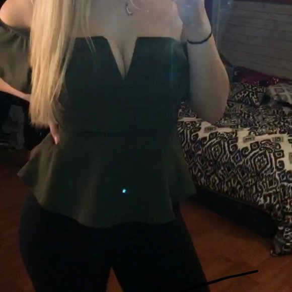 GabiLotkowskaa's tweet photo. So good I had to share! Check out all the items I'm loving on @Poshmarkapp #poshmark #fashion #style #shopmycloset #charlotterusse #uk2la #forever21: https://t.co/MOHIr4JsxH https://t.co/Cu7gpC6fa3