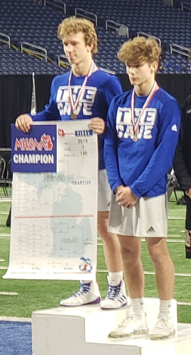 DETROITCCAD's tweet photo. Have never heard a CC crowd so quiet.  All you can do is cheer for each young man.  Shamrock teammates.  Gotta love having both back in 2020.  #CCpride #Gilcher #Shaeffer #Hammers https://t.co/yobFtYhI2I