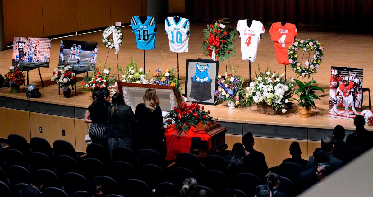 ABQJournal's tweet photo. An emotional farewell to Jordan and his 'bright light' https://t.co/uWTpeI6sm8 https://t.co/8QZ5OwFvEk