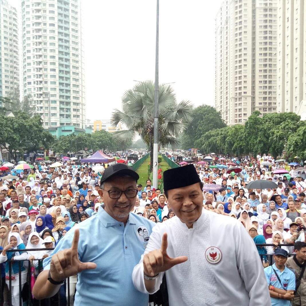 Kemayoran bandar Jakarta. Naek KWK turun Ciawi 

# Dari pedagang koran ampe pedagang permata. Semua dukung Prabowo Sandi 

@indonesiaadilmakmur bersama <a href="/prabowo/">Prabowo Subianto</a> &amp; <a href="/sandiuno/">Sandiaga Salahuddin Uno</a> 

Salam hangat saya dan DR. @hnwahid ditengah gerimis jakarta pagi tadi.. 

#ahmadsyaikhu