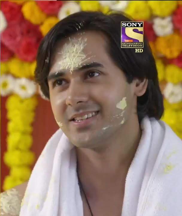 HALDI KE PEELE RANG SE SHAGUN HUA!It all began officially!The yellow of haldi will always keep their life shining as bright as a sun while its antiseptic qualities will mend all the wounds that try to create a hurdle ever making them glow in love #YehUnDinonKiBaatHai