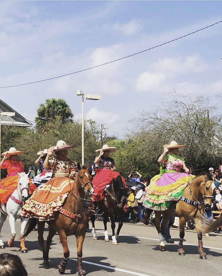 JenniferFer_23's tweet photo. Confirmed: no border crisis here 😂🙄🎉 #OnTheBorderByTheSea #CharroDays https://t.co/AUwzNOlNsn