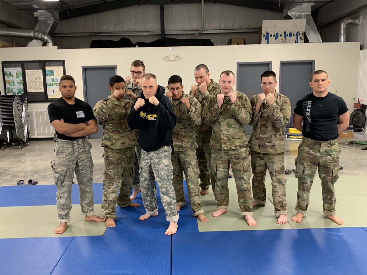 kyng_combatives's tweet photo. Class photo our latest 10-day Tactical Combatives Course. We know these six warriors who graduated on February 15th will do great things! #combatives #army #tactical #macp #kyarmynationalguard #tacticalcombatives #kyarng #warriors https://t.co/s7XY9Rresz